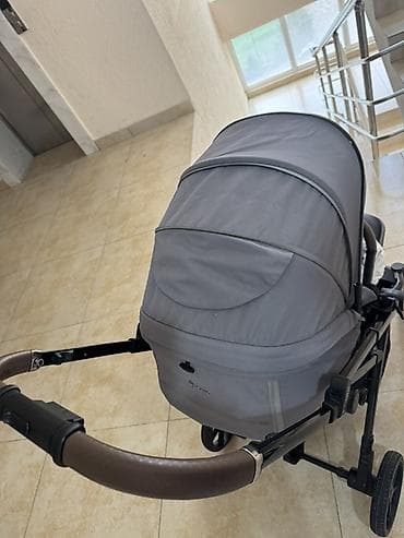 Коляска, цвет - Серебристый, Б/у