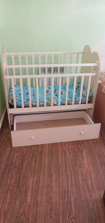 садовые столы и стулья: Детская кровать-качалка с поперечным маятником и с большим выдвежным — 3