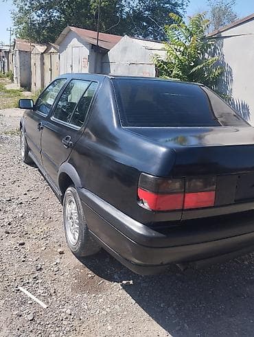Volkswagen Vento: 1997 г., 2 л, Механика, Бензин, Седан at lalafo.kg Volkswagen Vento: 1997 г., 2 л, Механика, Бензин, Седан