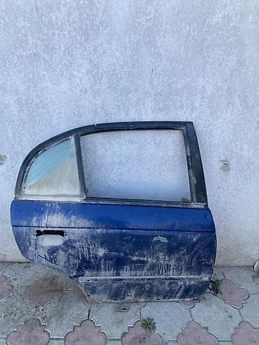 Автозапчасти: Дверь Задняя правая Honda, Б/у — 2