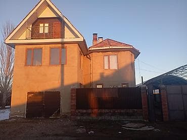 Продаётся большой частный дом с мансардой и гаражом на участке