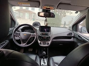 люки крыши: Chevrolet Spark: 2018 г., 1 л, Автомат, Бензин, Хэтчбэк — 1