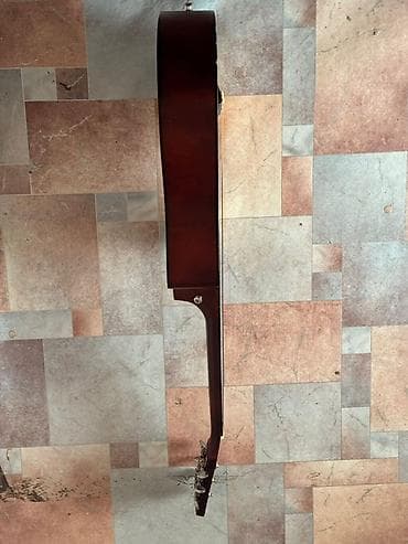 Акустическая гитара с вырезом (cutaway), дредноут. Основные — 3