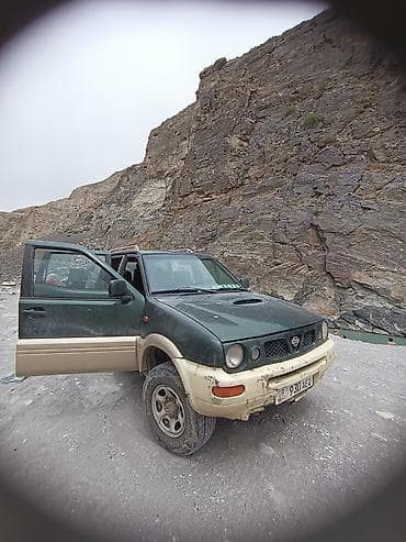 Транспорт: Nissan Terrano II: 1996 г., 2.4 л, Кол менен иштөөчү, Бензин, Жол тандабас — 5