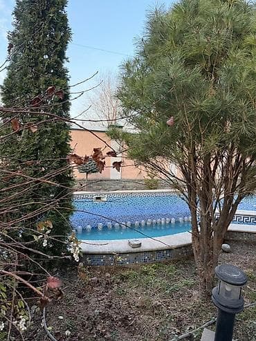 дома для отдыха: Просторный дом в центре города с ухоженным озеленённым участком и — 2