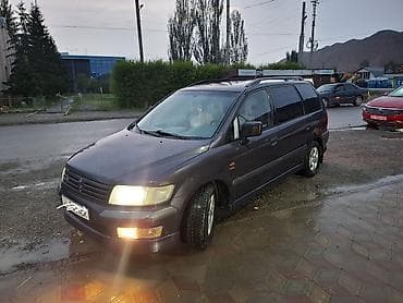 Mitsubishi Space Wagon: 2000 г., 2.4 л, Ручные, Бензин, Минивэн