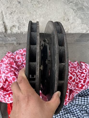 Тормозной комплект Brembo (передняя ось) Состав: - Пара