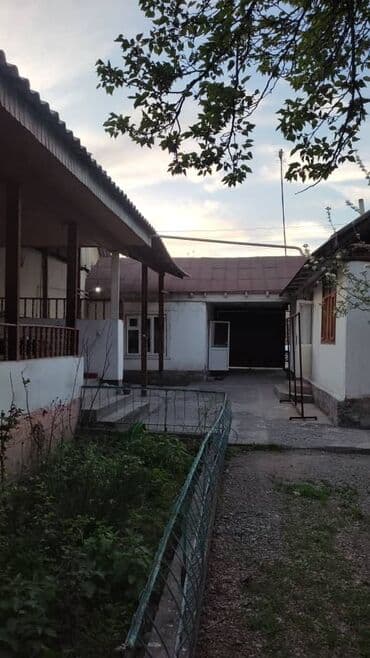 полдома горького: 5 кв. м, 3 бөлмө, Забор, тосулган — 10