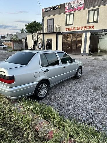 Volkswagen: Volkswagen Vento: 1994 г., 1.8 л, Механика, Газ, Седан — 7