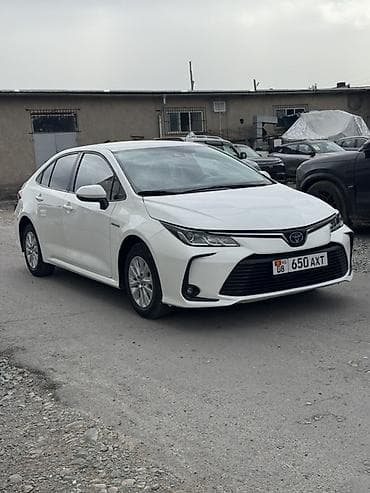 Унаа сатуу: Toyota Corolla: 2023 г., 1.8 л, Вариатор, Гибрид, Седан — 2
