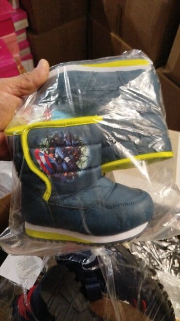 детская обувь для девочек: Детская обувь разных моделей и расцветок: - Утеплённые ботинки-дутики — 16