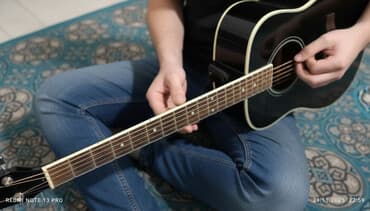 Акустическая гитара 6-струнная, корпус типа дредноут с вырезом at lalafo.kg Акустическая гитара 6-струнная, корпус типа дредноут с вырезом