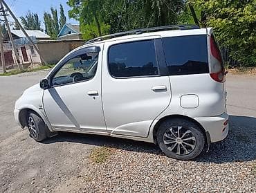 ланкрузер прадо: Toyota Yaris: 2001 г., 1.5 л, Механика, Бензин, Универсал — 3