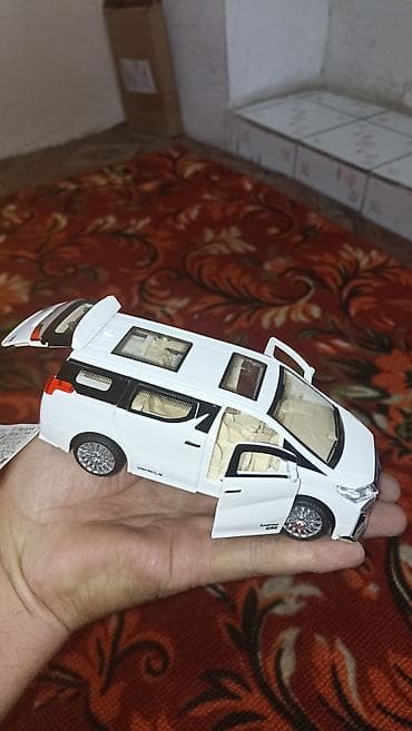 Toyota Alphard — 1