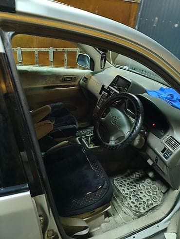 Toyota Gaia: 2002 г., 2 л, Автомат, Бензин, Минивэн — 4