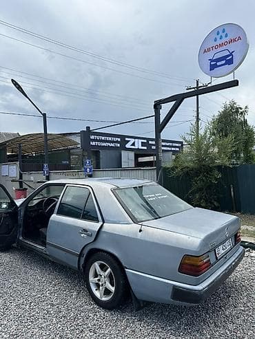 консоль 124: Mercedes-Benz W124: 1989 г., Седан — 1
