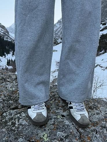 Платья: Серые спортивные брюки свободного кроя - Цвет: меланжевый серый - — 2