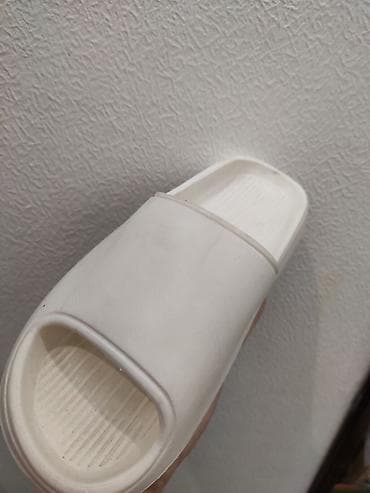 Айымдардын бут кийими: Белые унисекс шлёпанцы (slides) - Размер: 40–41 (маркировка 260 на — 2