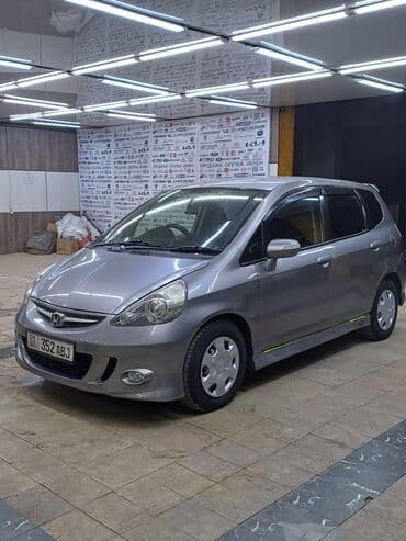 Honda Fit: 2003 г., 1.3 л, Автомат, Бензин, Хэтчбэк