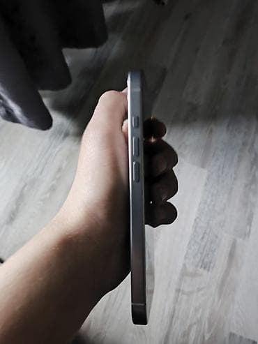 iphine xs: IPhone 16 Pro, Space Gray — 2