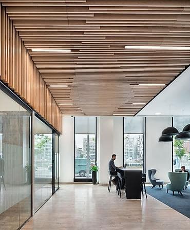 столы для уроков: Подвесной линейный светильник (LED) Черный корпус, цветовая — 7