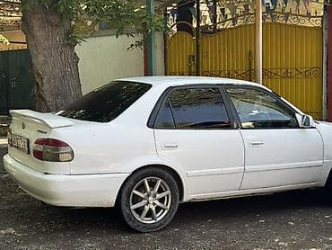 Toyota Corolla: 1997 г., 1.3 л, Автомат, Бензин, Седан