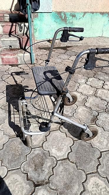 Медицинская одежда: Роллатор (ходунки с колесами) с сиденьем и корзиной - Четырехколесная — 5
