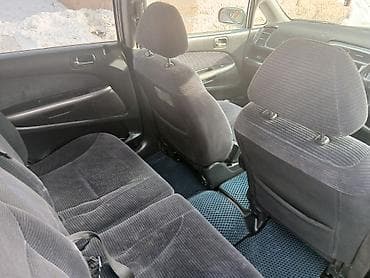 step vagon: Honda Stream: 2002 г., 2 л, Автомат, Бензин, Универсал — 5