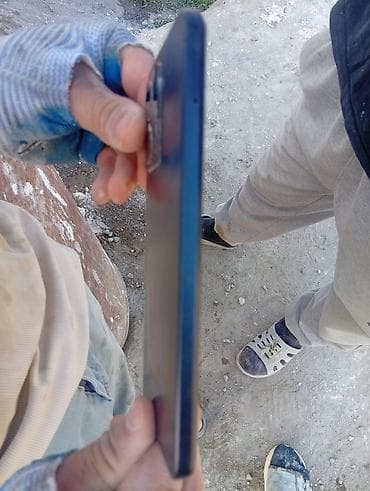 самсунг 5 с: 6/256 Основные особенности: - Экран с плоским стеклом, тонкие рамки — 2