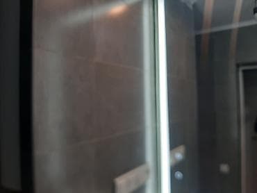 натяжные паталок: Зеркало для ванной с подсветкой - Вертикальная светодиодная подсветка — 1