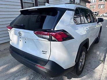 range rower: Toyota RAV4: 2025 г., Бензин — 4