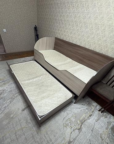 small table: Диван‑кровать с выкатным дополнительным спальным местом - Формат — 3