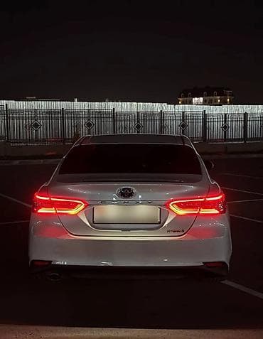 Toyota Camry: 2022 г., 2.5 л, Автомат, Гибрид, Седан — 4