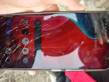 earpods 3: Смартфон с защитным стеклом, покрывающим дисплей; на стекле видны — 2