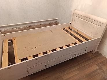 выдвижной: Односпальная кровать из массива дерева с выдвижным ящиком - Размер — 3