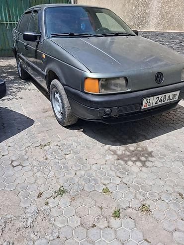Volkswagen Passat: 1989 г., 1.8 л, Кол менен иштөөчү, Бензин, Седан