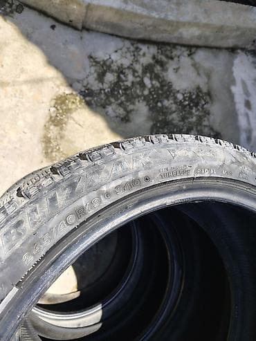 Шины 245 / 40 / R 19, Зима, Б/у, Комплект, Легковые, Япония, Bridgestone — 1