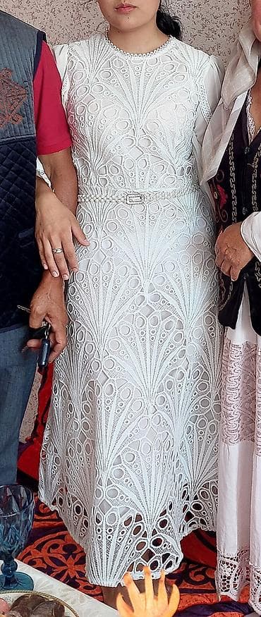 платье бархат: Ажурное белое платье миди с длинными рукавами - Элегантное кружевное — 2