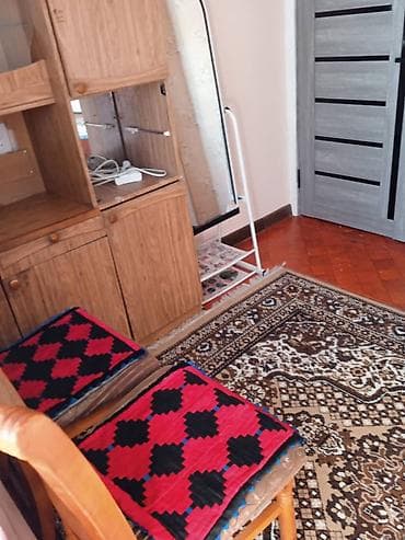 комната фучика: Однокомнатная меблированная комната - Кровать односпальная с высоким — 1