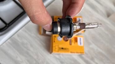 световое оборудование: D2R одна штука Вторая такая же только Philips Светить могут по — 2