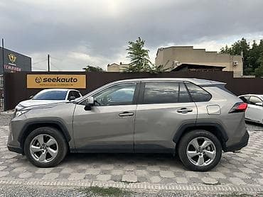 raf: Toyota RAV4: 2022 г., Кроссовер — 9