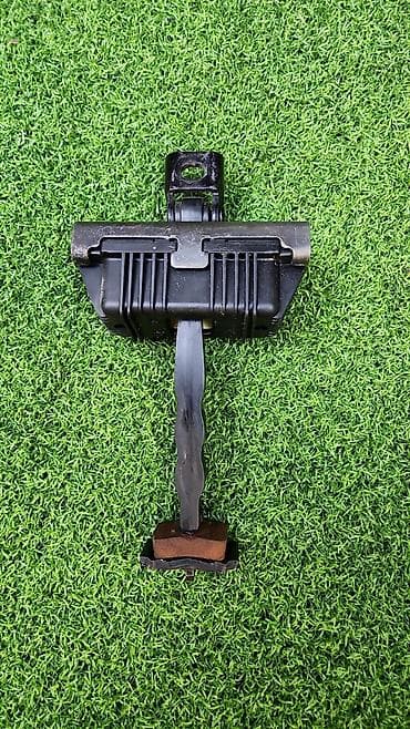 германика 302: Ограничитель двери пер е70 Год 2010 В отличном состоянии, очень — 3