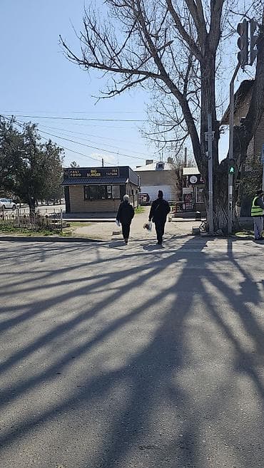 металические гаражи: Сдаю помещение в г.Токмок. Пересечение улиц Шамсинская/Ленина. Угловая — 2