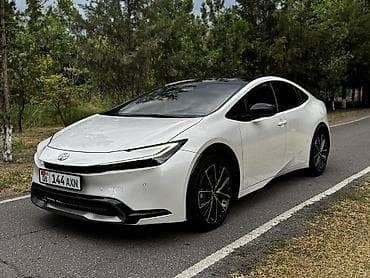 Toyota Prius: 2024 г., 2 л, Робот, Гибрид, Хетчбек
