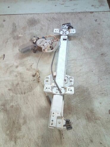Продаются : 1). подъемный механизм правого заднего стекла. Моторчик