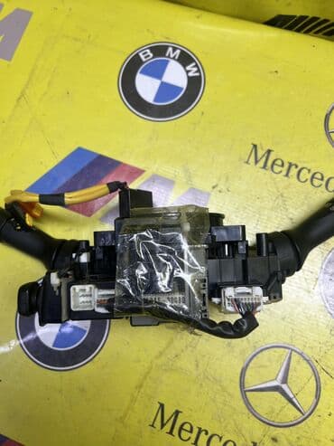 приборная понель: Гитара руля,под рулевой переключатель, переключатели: поворотов, света — 3