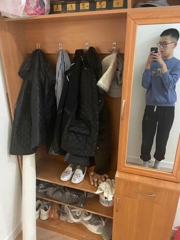 Продаю дверь +вешалка