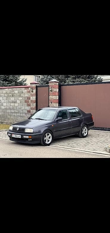bid e2: Volkswagen Vento: 1993 г., 1.8 л, Механика, Бензин, Седан — 1