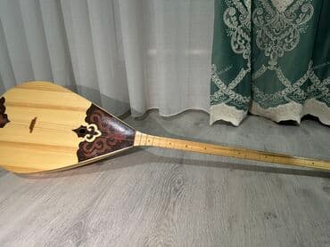 Казахская домбра (двухструнная щипковая лютня) - Корпус грушевидной