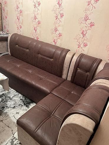 обеденный стол бишкек: Продаются кухонный диван и стол с табуретками. Состояние отличное — 1